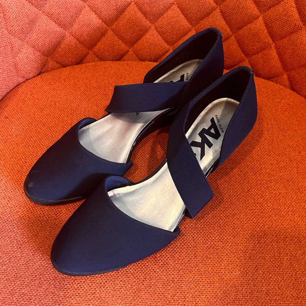 Women’s Anne Klein Tara wedge pump. Size 9. Navy. From Nordstrom. Like new.